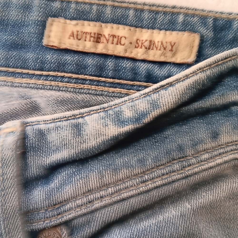 Guess Distressed Blue Jeans - Picture 10 of 16